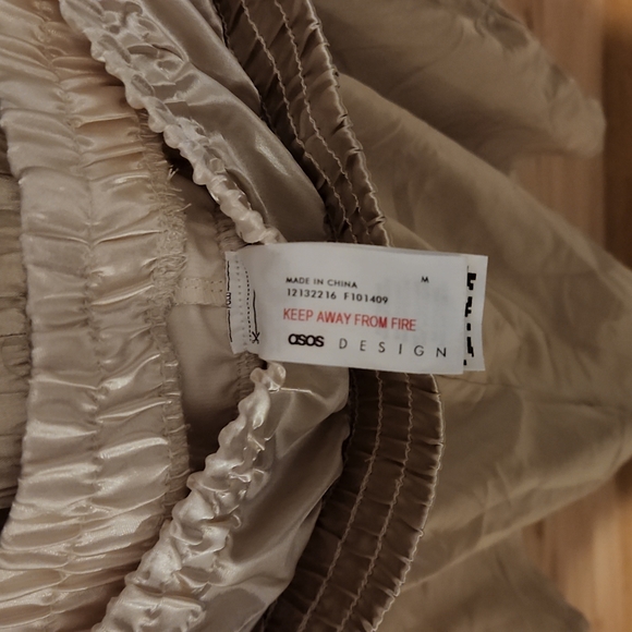 ASOS Gold Short Size Medium - Picture 2 of 3